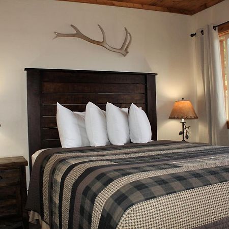 Elkhorn Cabins And Inn West Yellowstone Exterior foto